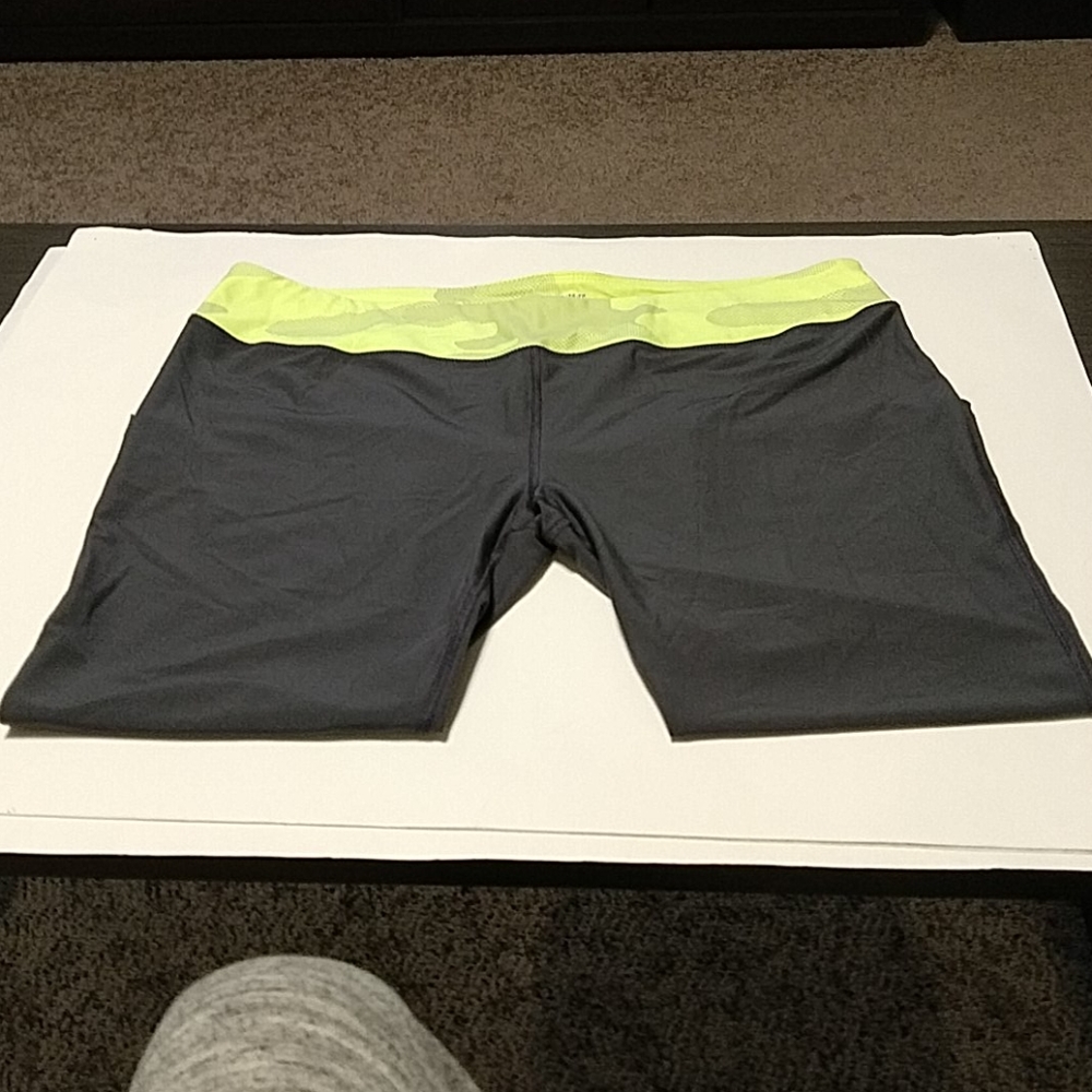 Under armour excersise capris